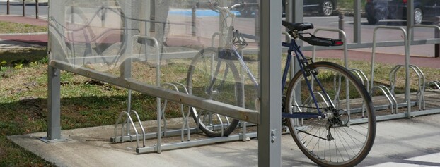 Installation d’un abri à vélos à l&#39;entrée visiteurs de Cyceron